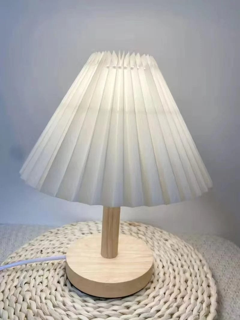 Lampe de chevet en base bois abat jour plissé