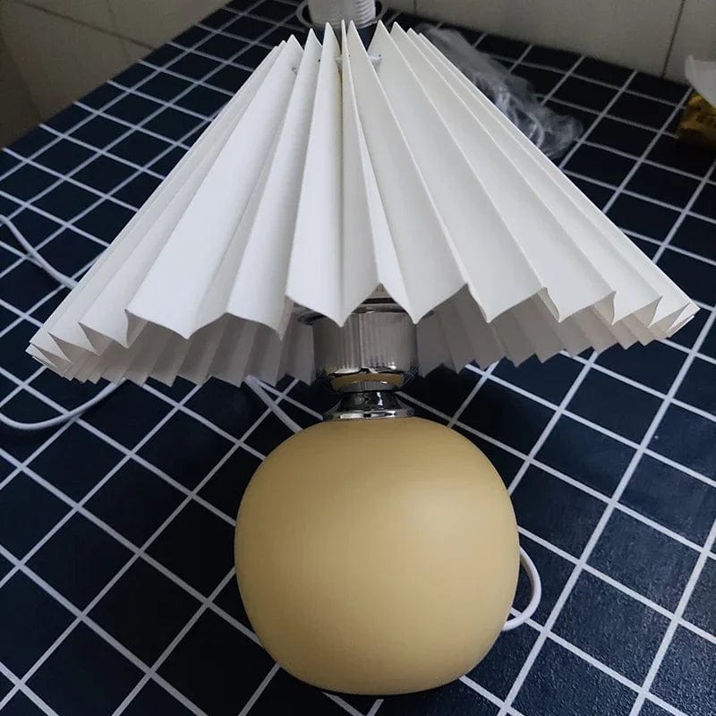 Lampe de chevet vintage en rotin Jaune mat et abat-jour blanc